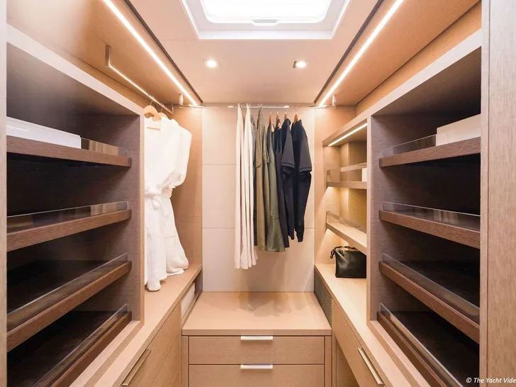 REVA NUI Lagoon Seventy 7 - master cabin walk-in closet REVA NUI Lagoon Seventy 7 - master cabin walk-in closet