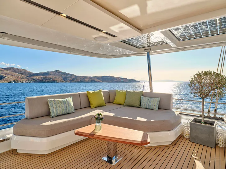 MAGIC MOMENTS 3 Fountaine Pajot Thira 80 - flybridge lounge MAGIC MOMENTS 3 Fountaine Pajot Thira 80 - flybridge lounge