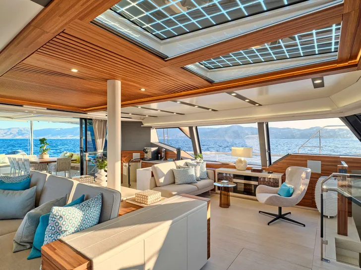 MAGIC MOMENTS 3 Fountaine Pajot Thira 80 - saloon lounge MAGIC MOMENTS 3 Fountaine Pajot Thira 80 - saloon lounge