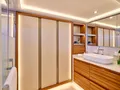 MAGIC MOMENTS 3 Fountaine Pajot Thira 80 - master cabin bathroom MAGIC MOMENTS 3 Fountaine Pajot Thira 80 - master cabin bathroom