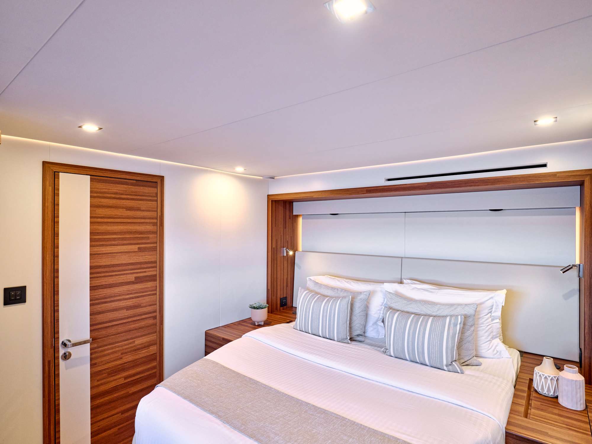 Charter Yacht MAGIC MOMENTS 3 - Fountaine Pajot Thira 80 - 5 Cabins - Nassau - Exumas - Bahamas