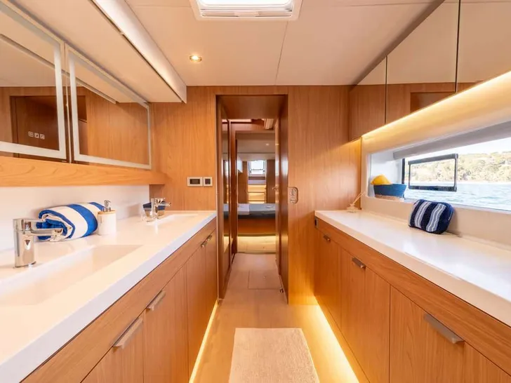 HIRAYA Bali 5.2 - master cabin bathroom HIRAYA Bali 5.2 - master cabin bathroom