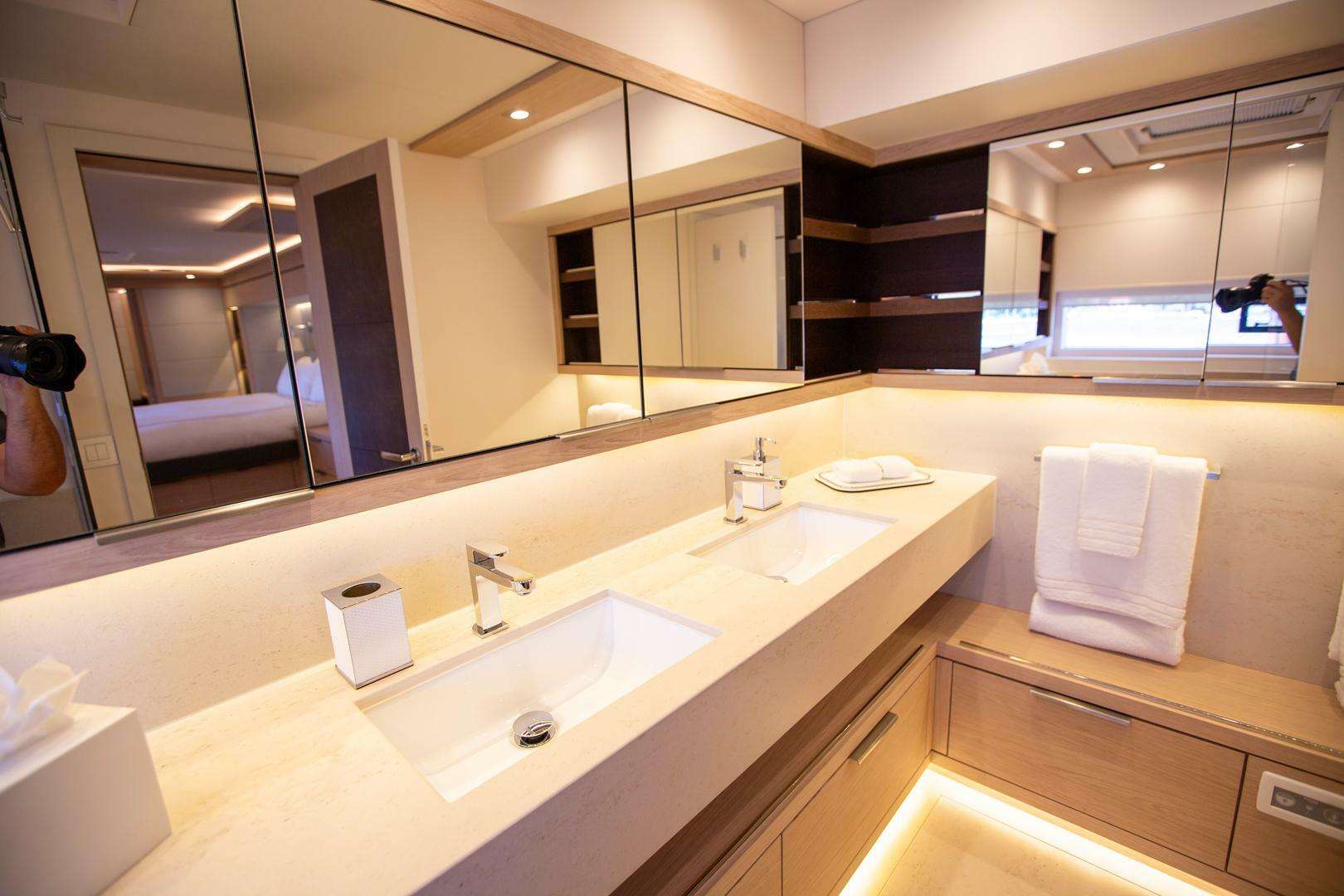 ODYSSEY Lagoon Seventy 7 - master cabin bathroom