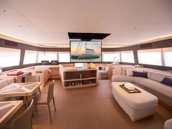 ODYSSEY Lagoon Seventy 7 - saloon ODYSSEY Lagoon Seventy 7 - saloon