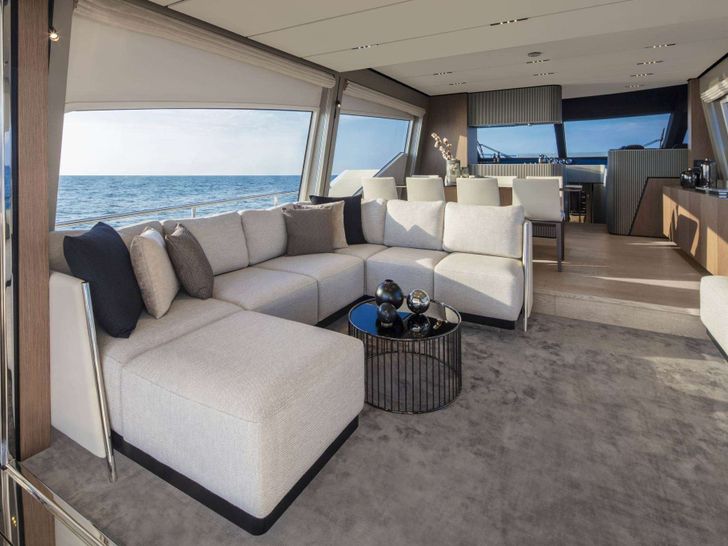 WE2 Ferretti 720 - main saloon WE2 Ferretti 720 - main saloon