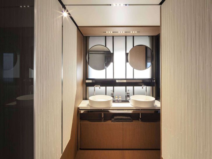WE2 Ferretti 720 - master cabin bathroom WE2 Ferretti 720 - master cabin bathroom