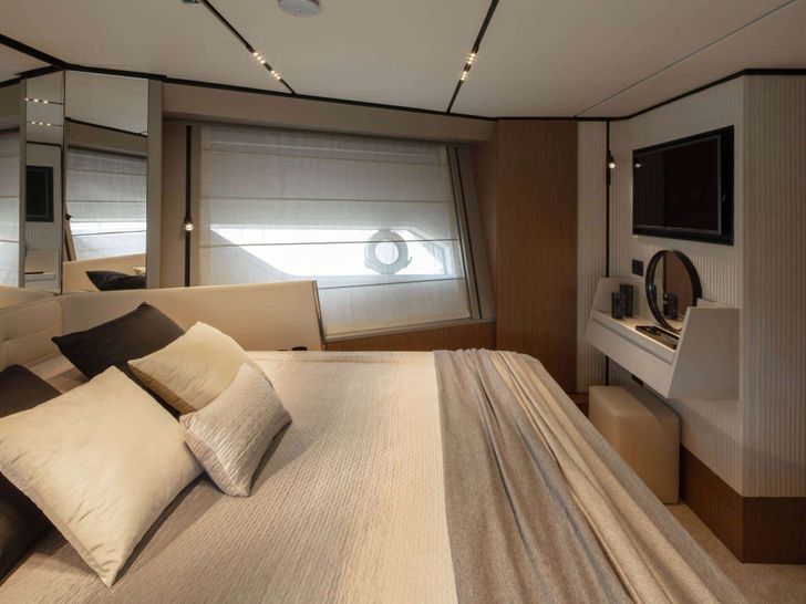 WE2 Ferretti 720 - VIP cabin WE2 Ferretti 720 - VIP cabin