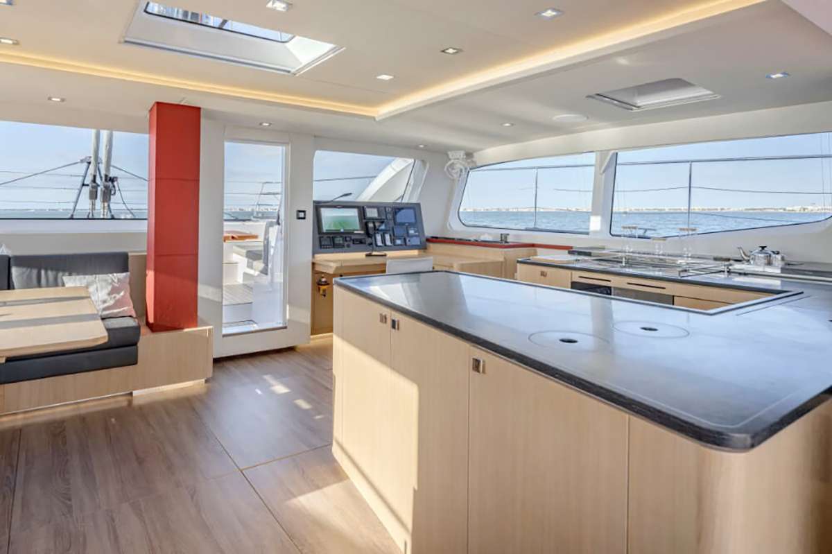 MYMLAN II Privilege Signature 580 - galley bar