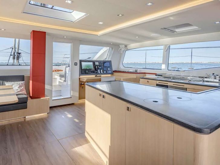 MYMLAN II Privilege Signature 580 - galley bar MYMLAN II Privilege Signature 580 - galley bar