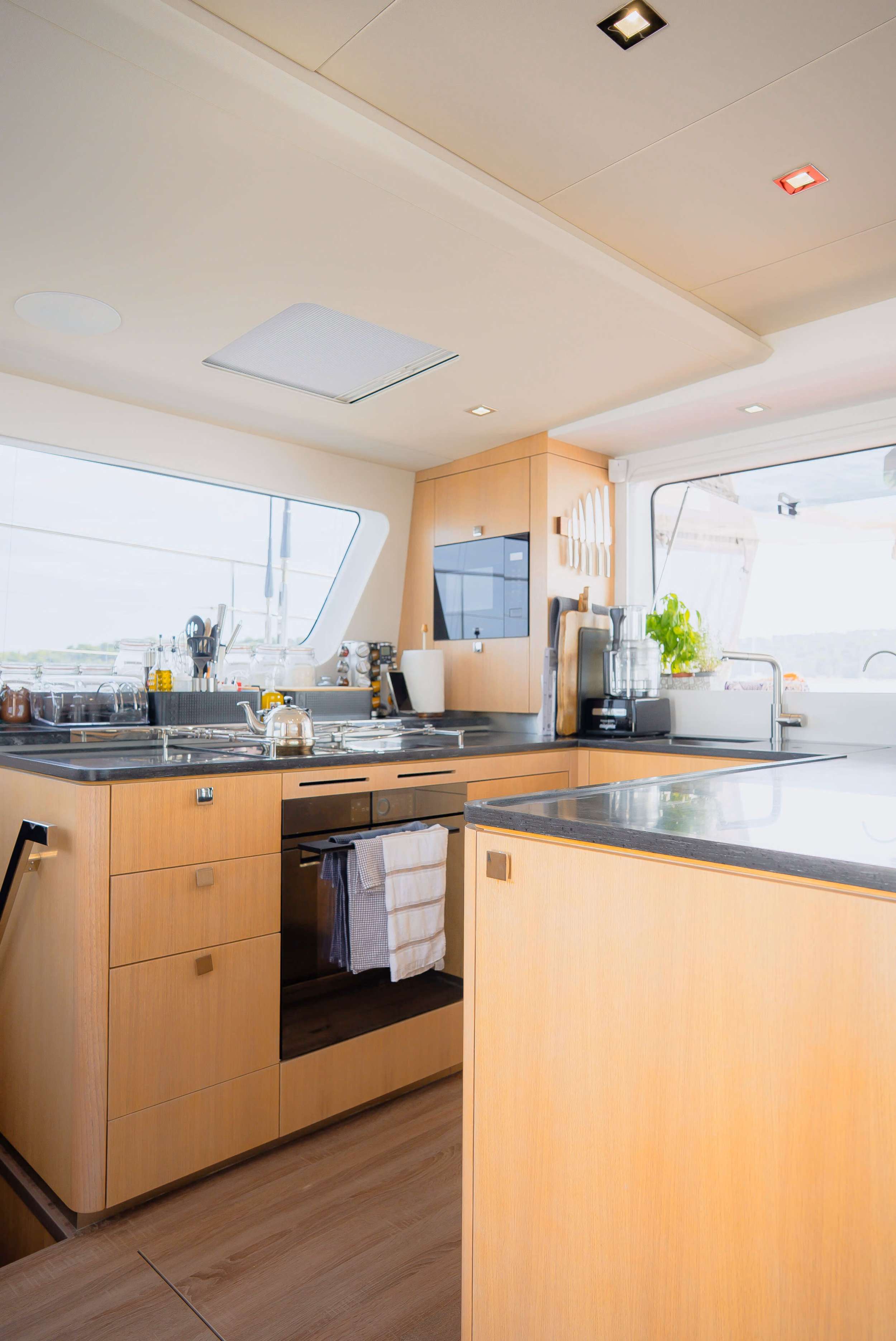 MYMLAN II Privilege Signature 580 - galley up close