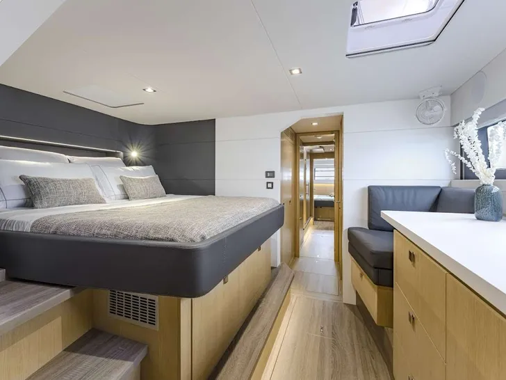MYMLAN II Privilege Signature 580 - master cabin MYMLAN II Privilege Signature 580 - master cabin