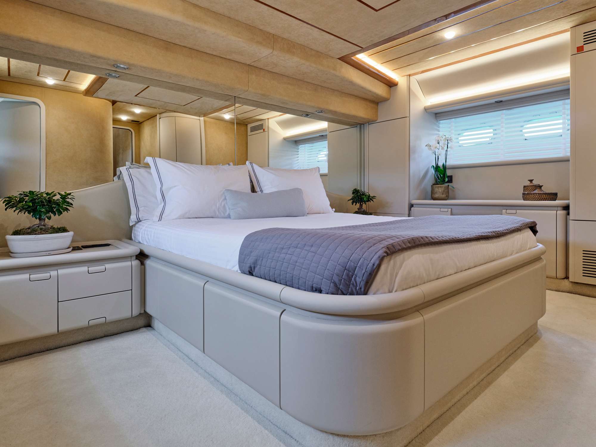 Charter Yacht APEIRON BLUE - Ferretti 23m - 4 Cabins - Lavrion - Athens - Mykonos - Paros - Cyclades - Greece