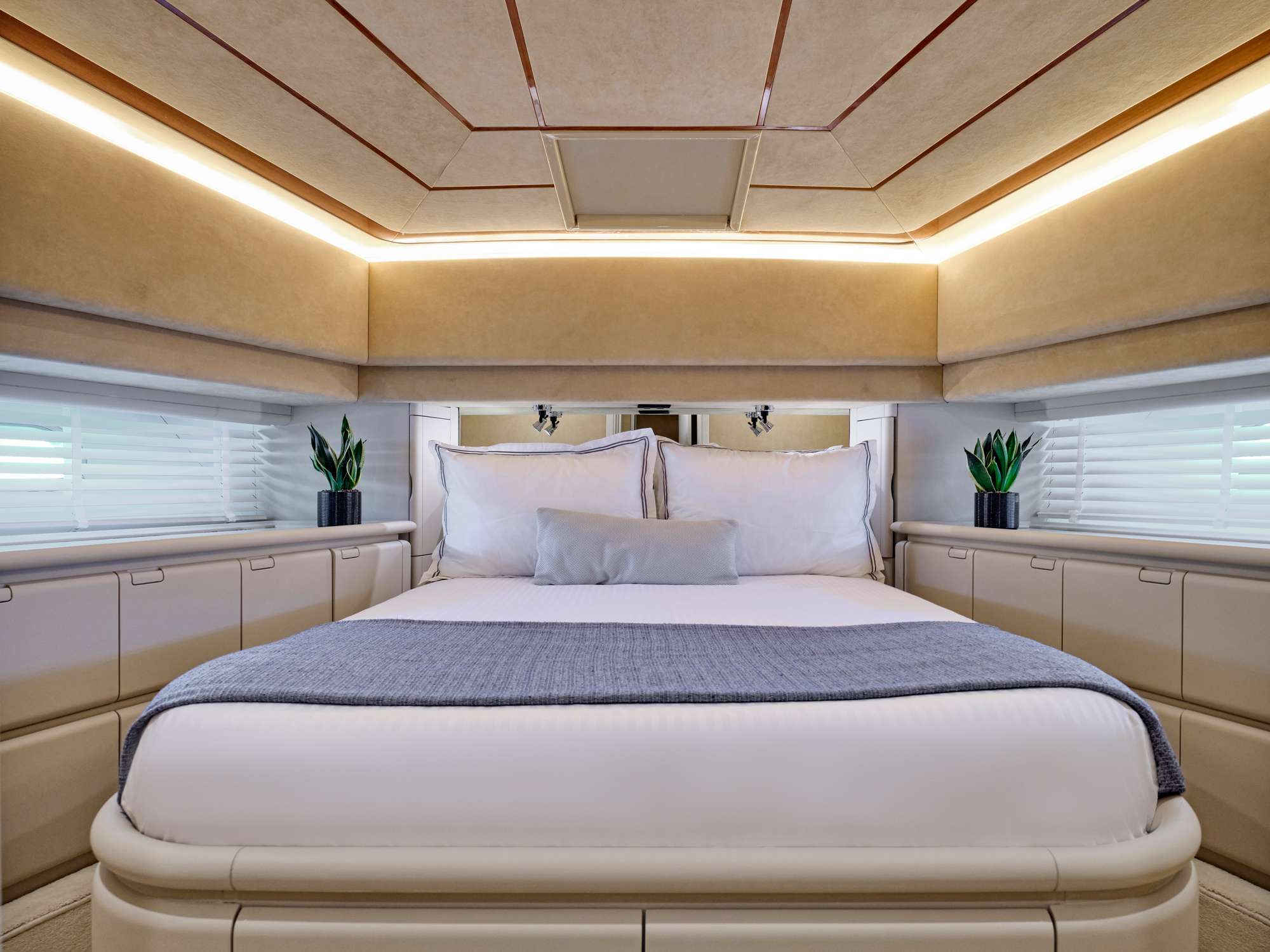 Charter Yacht APEIRON BLUE - Ferretti 23m - 4 Cabins - Lavrion - Athens - Mykonos - Paros - Cyclades - Greece