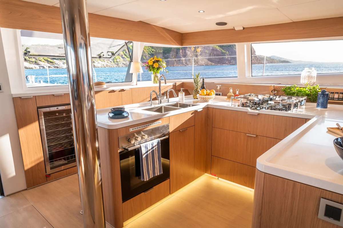 Charter Yacht JUMEAUX - Bali 5.8 - 5 Cabins - St Thomas - St John - St Croix - USVI - Caribbean