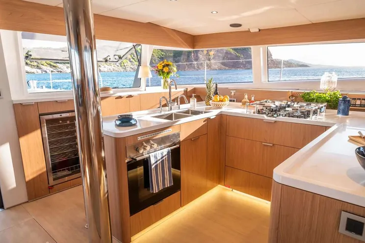 Charter Yacht JUMEAUX - Bali 5.8 - 5 Cabins - St Thomas - St John - St Croix - USVI - Caribbean