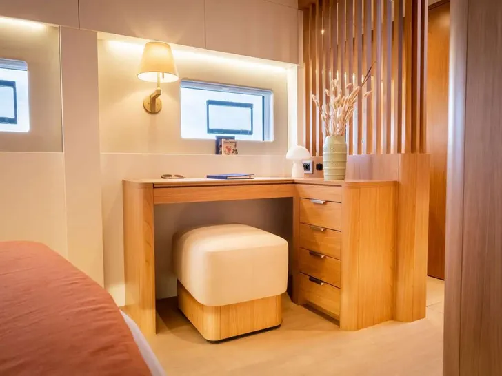JUMEAUX Bali 5.8 - master cabin work space JUMEAUX Bali 5.8 - master cabin work space