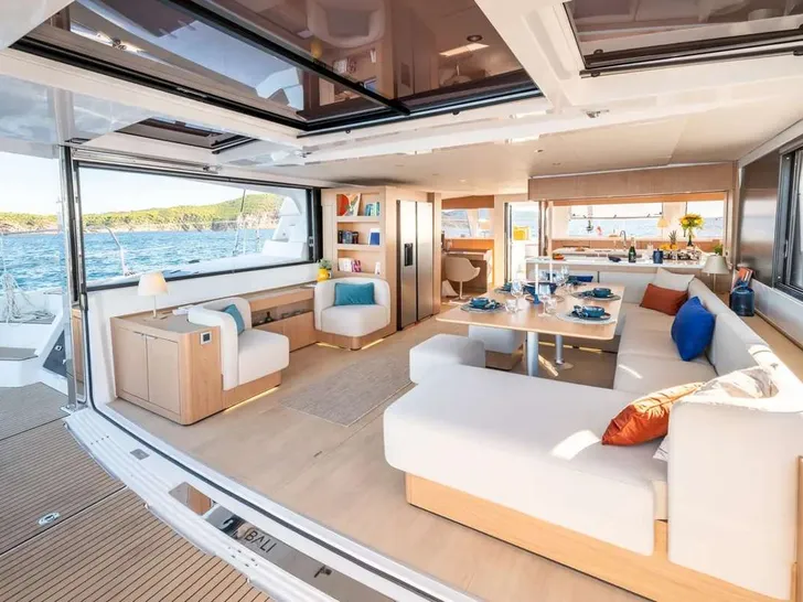 JUMEAUX Bali 5.8 - saloon aft view JUMEAUX Bali 5.8 - saloon aft view