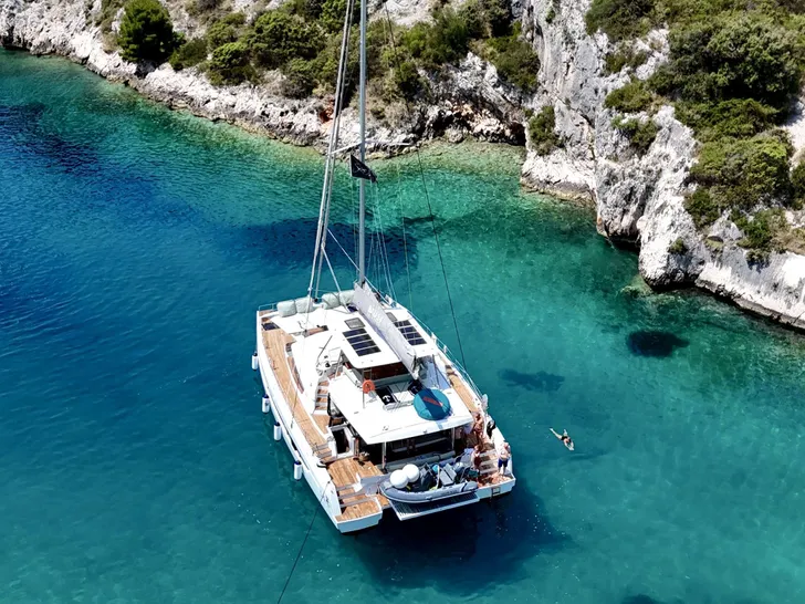 MASTERMIND II Bali 5.4 - anchored near an island MASTERMIND II Bali 5.4 - anchored near an island