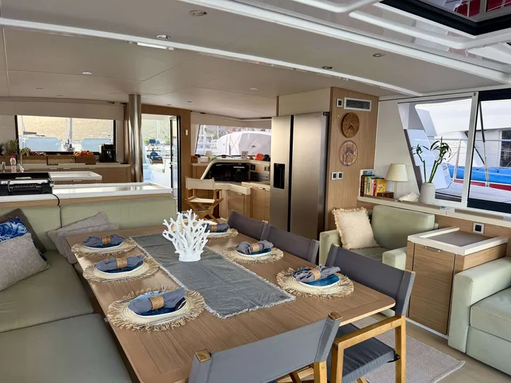 MASTERMIND II Bali 5.4 - saloon dining area MASTERMIND II Bali 5.4 - saloon dining area