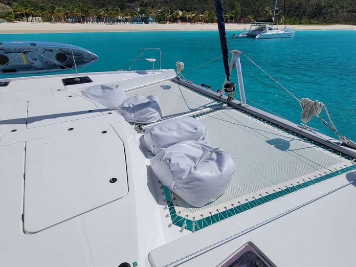SHIPS&GIGGLES Leopard 58 - foredeck sunbathing area SHIPS&GIGGLES Leopard 58 - foredeck sunbathing area