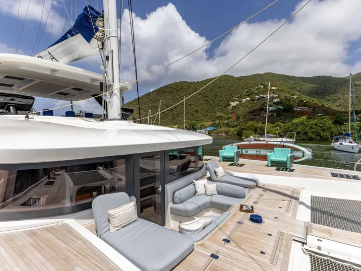 AURORA Lagoon Sixty 5 - foredeck lounge and sunbathing area AURORA Lagoon Sixty 5 - foredeck lounge and sunbathing area