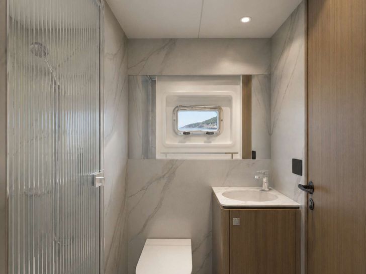 AUDACITY Heysea SV60 - master cabin bathroom AUDACITY Heysea SV60 - master cabin bathroom