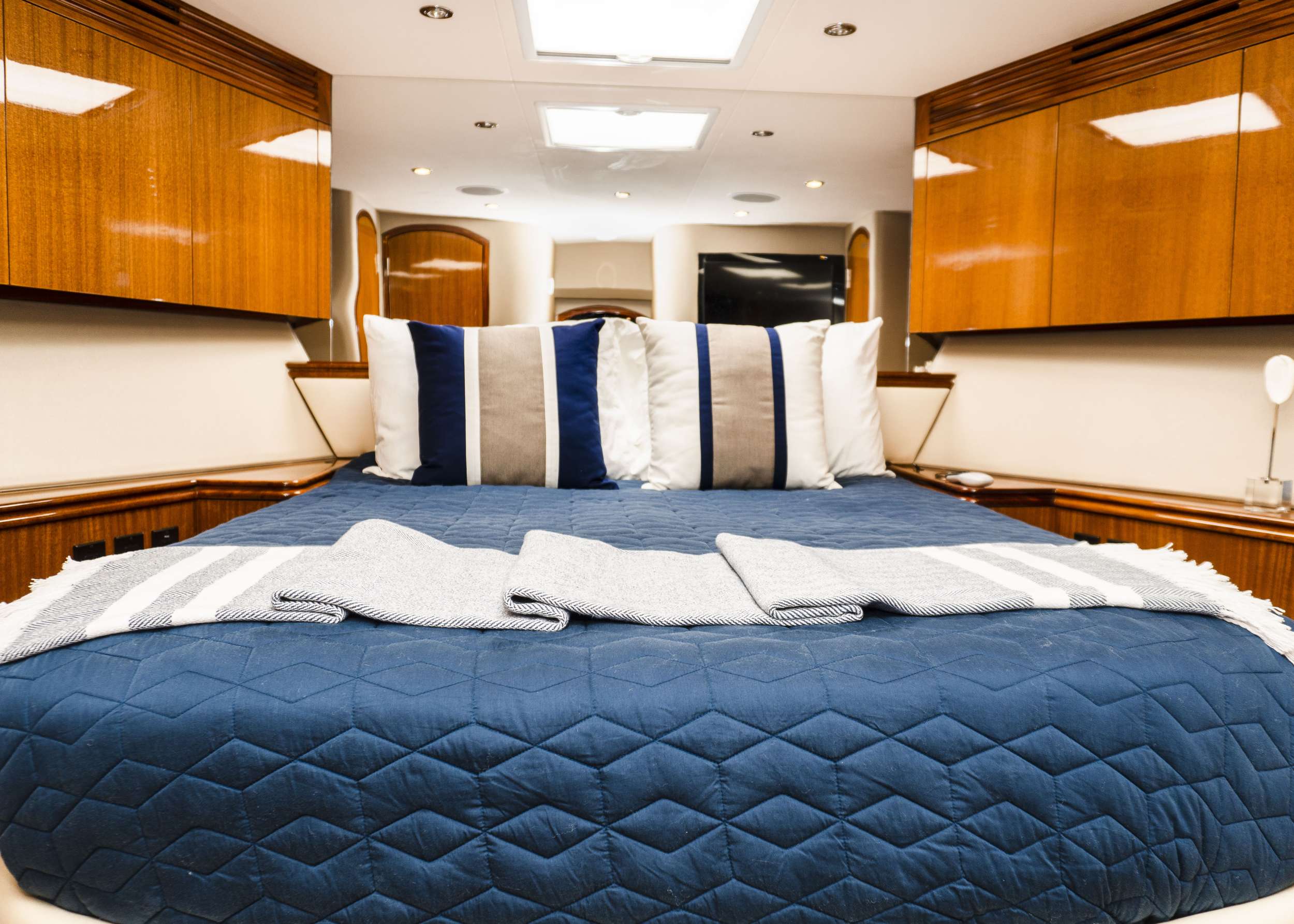 Charter Yacht GAIL FORCE II - Hatteras 80 - 4 Cabins - Nassau - Exumas - Bahamas