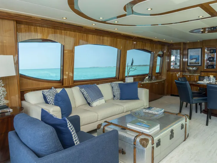 GAIL FORCE II Hatteras 80 - main saloon GAIL FORCE II Hatteras 80 - main saloon