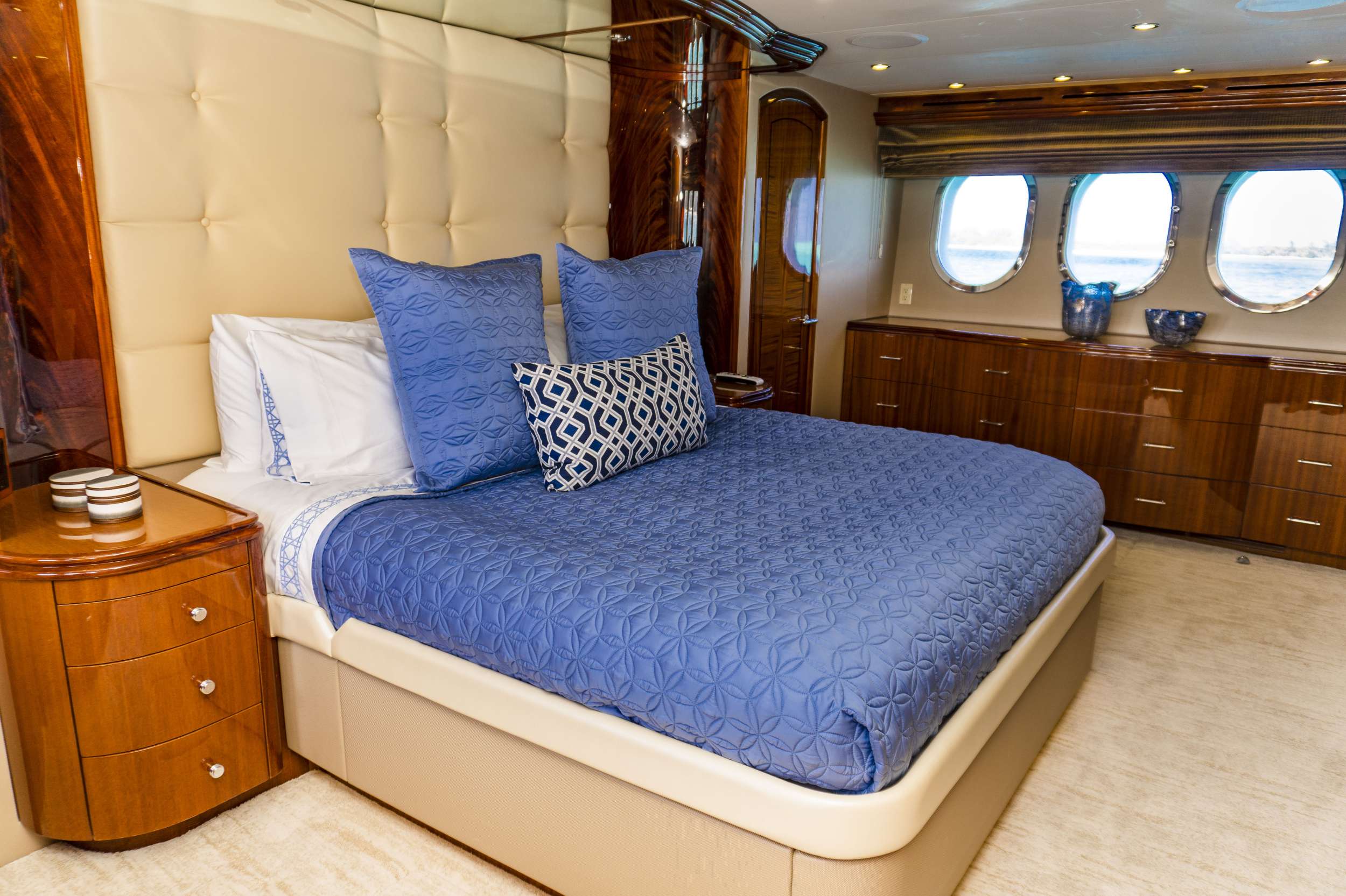 Charter Yacht GAIL FORCE II - Hatteras 80 - 4 Cabins - Nassau - Exumas - Bahamas