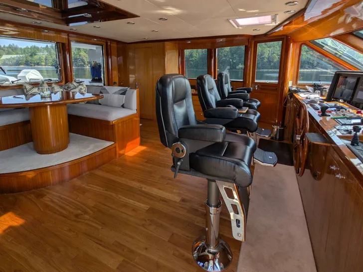 A GREAT ESCAPE Ocean Alexander 102 - cockpit deck A GREAT ESCAPE Ocean Alexander 102 - cockpit deck