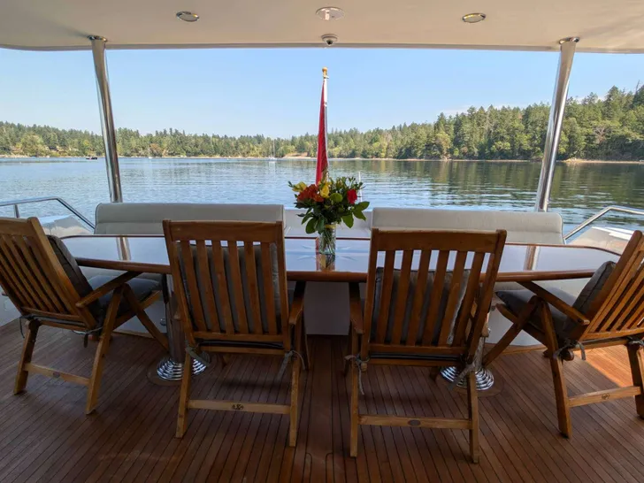 A GREAT ESCAPE Ocean Alexander 102 - aft deck alfresco dining area A GREAT ESCAPE Ocean Alexander 102 - aft deck alfresco dining area