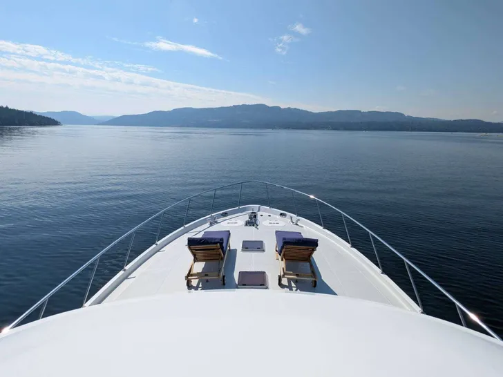 A GREAT ESCAPE Ocean Alexander 102 - foredeck A GREAT ESCAPE Ocean Alexander 102 - foredeck