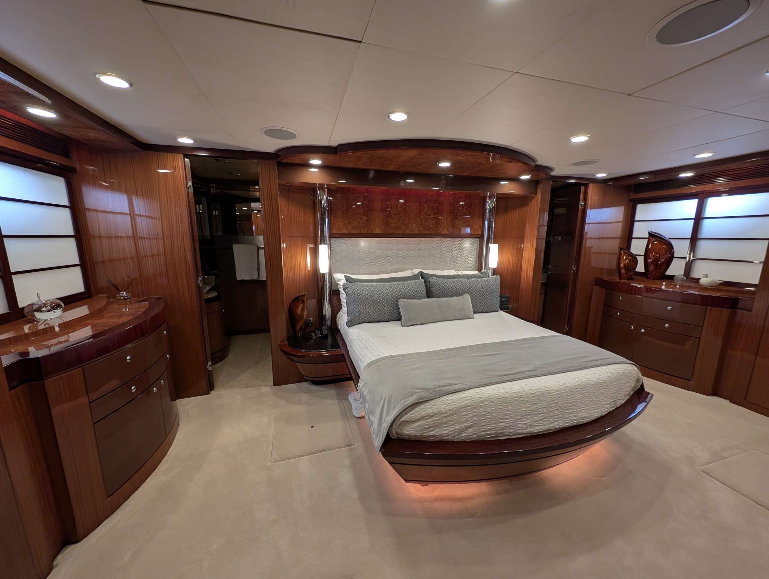 Charter Yacht A GREAT ESCAPE - Ocean Alexander 102 - 4 Cabins - Vancouver - Canada