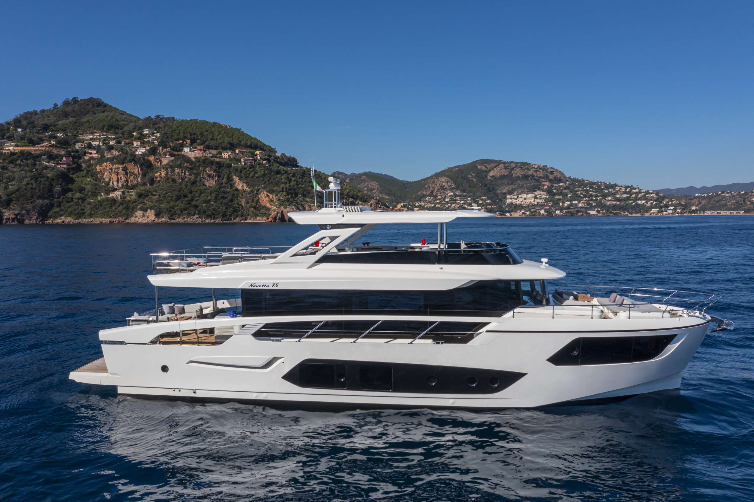 AZUR Absolute Navetta 75 - profile