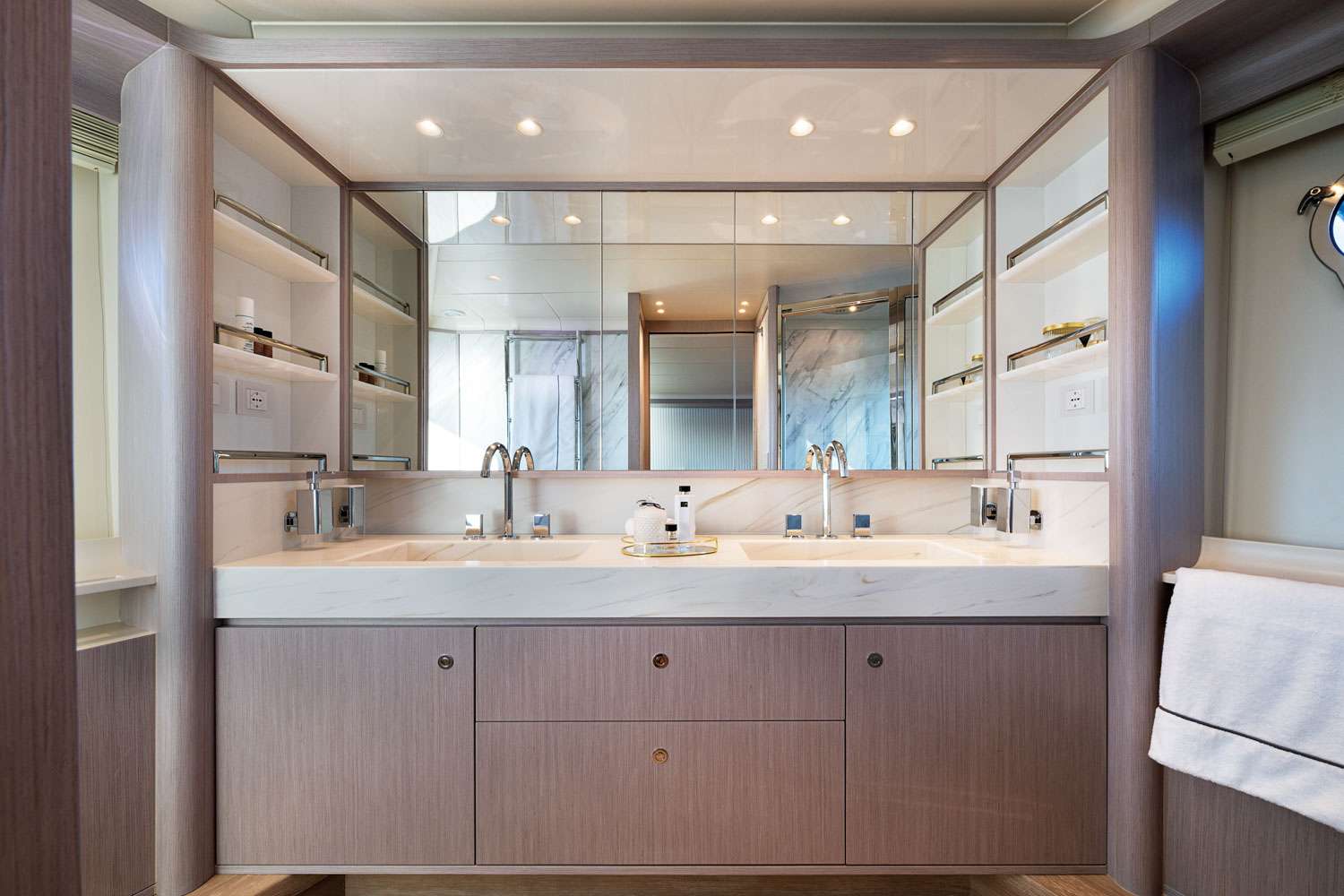 AZUR Absolute Navetta 75 - master cabin bathroom
