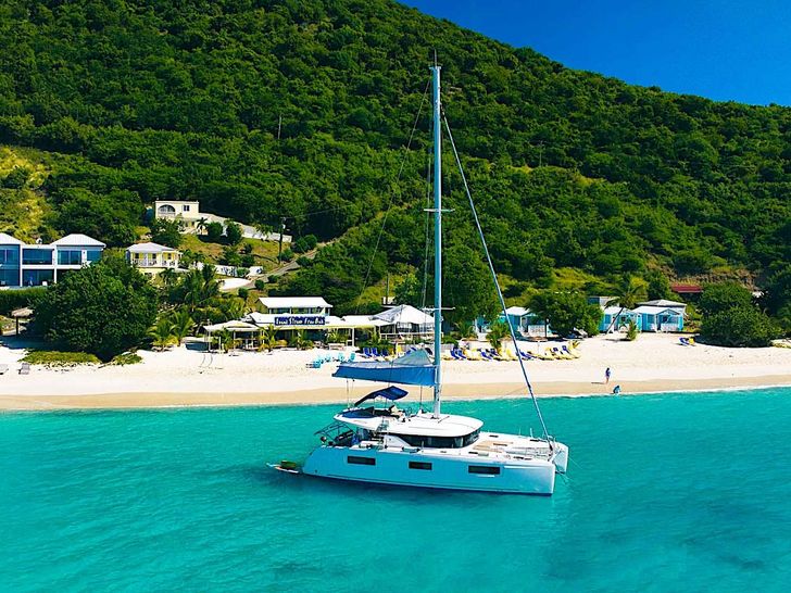 KERRY LEE Lagoon 46 - anchored near the beach KERRY LEE Lagoon 46 - anchored near the beach