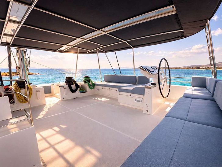 ROYAL DESTINY Flybridge ROYAL DESTINY Flybridge