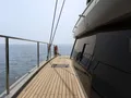 ZORA NUA Heysea 60 - side walkway ZORA NUA Heysea 60 - side walkway