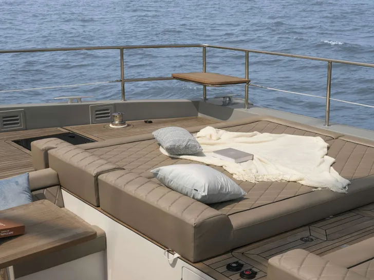ZORA NUA Heysea 60 - foredeck sunbathing area ZORA NUA Heysea 60 - foredeck sunbathing area