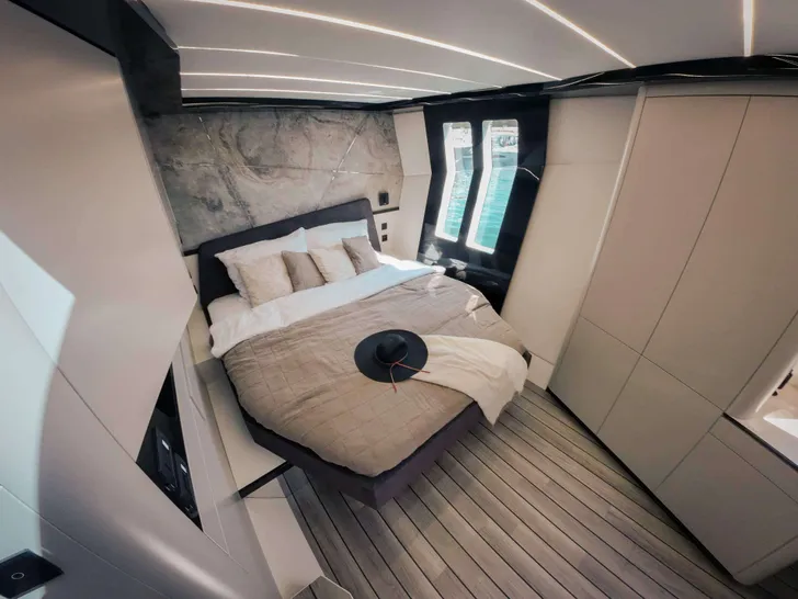 SUMMER Wave 60 - master cabin SUMMER Wave 60 - master cabin