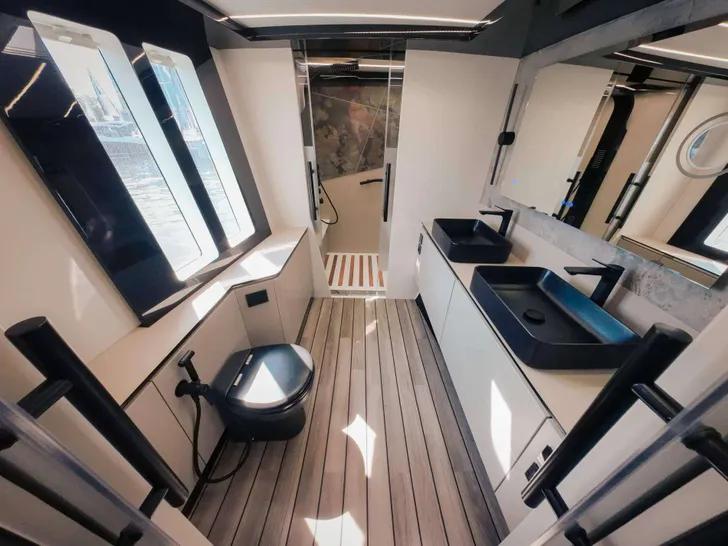 SUMMER Wave 60 - master cabin vanity and toilet SUMMER Wave 60 - master cabin vanity and toilet