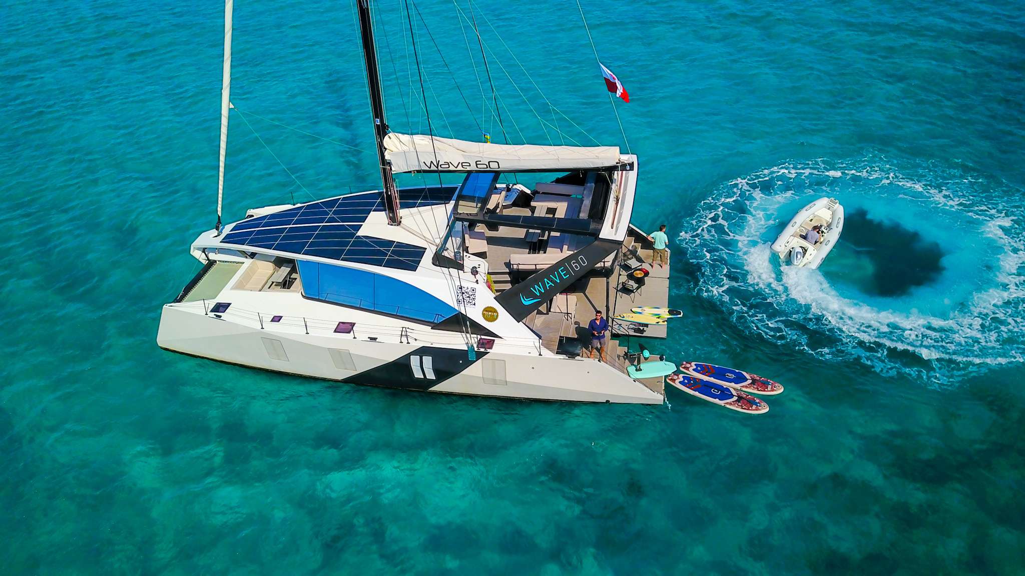 SUMMER Wave 60 - anchored with the water toys