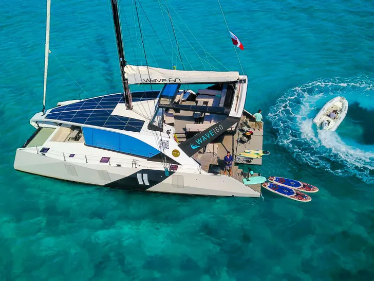 SUMMER Wave 60 - anchored with the water toys SUMMER Wave 60 - anchored with the water toys