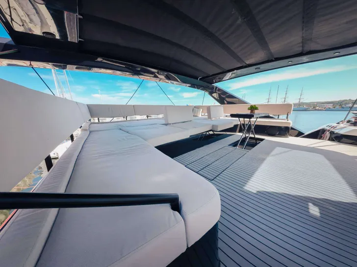 SUMMER Wave 60 - flybridge lounge up close SUMMER Wave 60 - flybridge lounge up close
