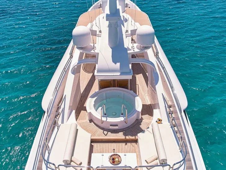 OASIS ISA 47m - sundeck with a jacuzzi OASIS ISA 47m - sundeck with a jacuzzi