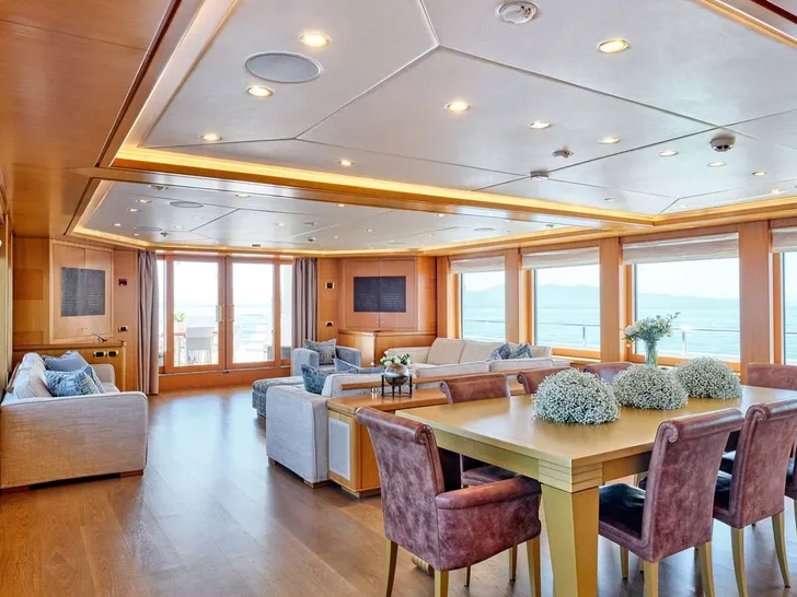 OASIS ISA 47m - sky lounge dining area OASIS ISA 47m - sky lounge dining area