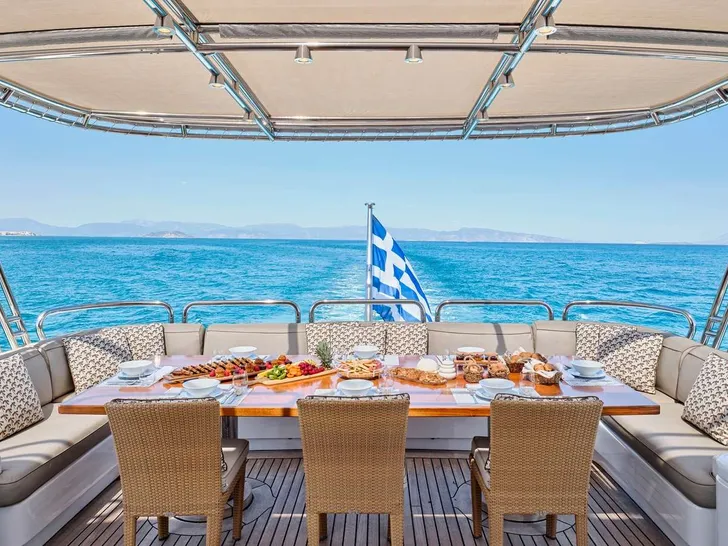 OASIS ISA 47m - sky deck alfresco dining area OASIS ISA 47m - sky deck alfresco dining area