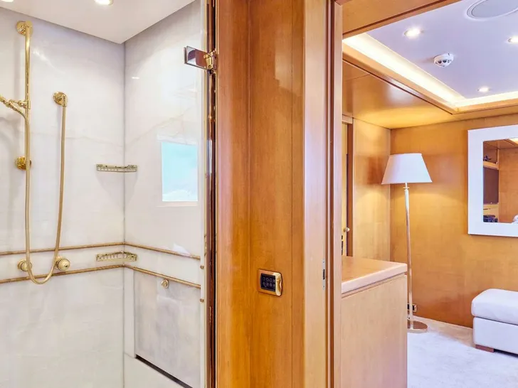 OASIS ISA 47m - master cabin bathroom OASIS ISA 47m - master cabin bathroom