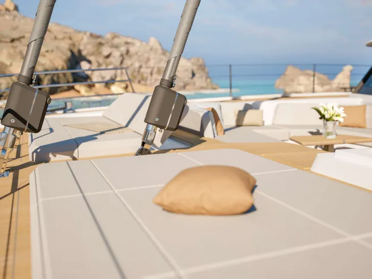 NARGIZA(Winters)Fountaine Pajot FPY 70S - foredeck sunbathing area NARGIZA(Winters)Fountaine Pajot FPY 70S - foredeck sunbathing area