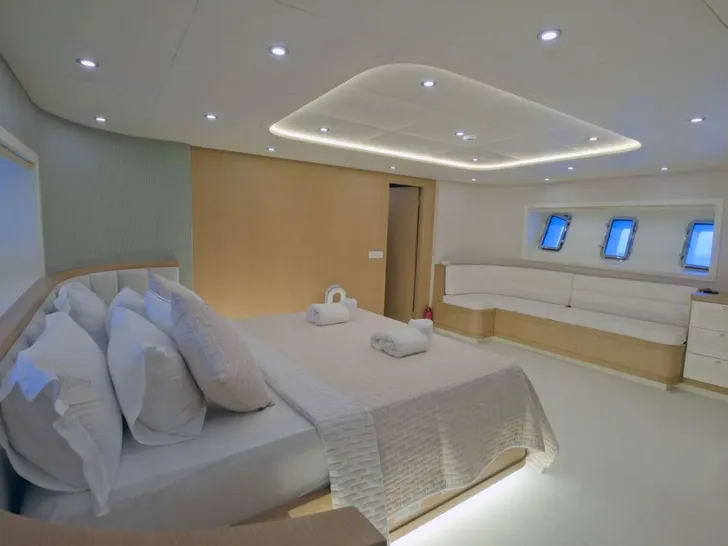 DODO Custom Motor Sailer 43m - master cabin couch DODO Custom Motor Sailer 43m - master cabin couch